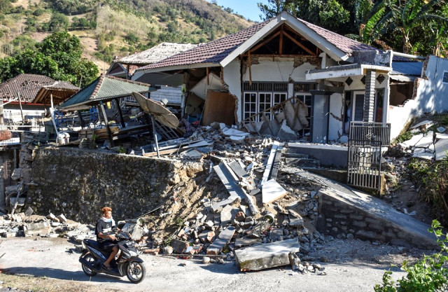 Deprem Felaketinin Yaralarını Saramayan Endonezya 6,2 ile Yeniden Sallandı!