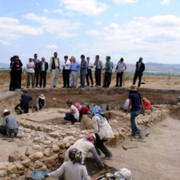 Oluz Höyük’te 2 Bin 500 Yıllık Pers Sarayı Bulundu