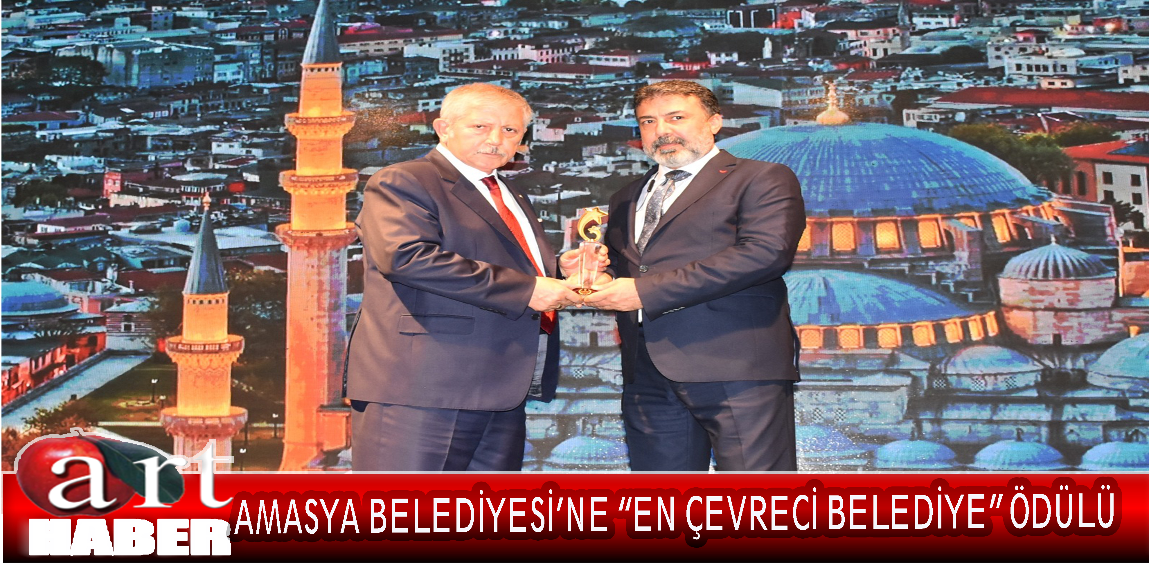 İstanbul Pendik’te düzenlenen “Afet ve Acil Durum Yönetimi 2021” zirvesine katılan Amasya Belediye Başkanı Mehmet Sarı, programda şehrin temizliği adına ‘En Çevreci Belediye’ ödülü almaya hak kazandı.