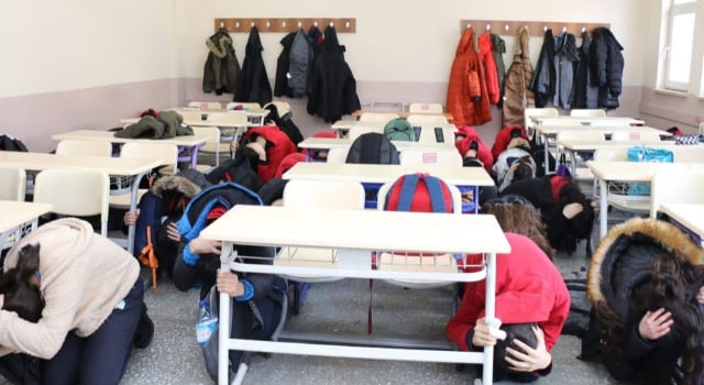Türkiye genelindeki bütün okullarda deprem tatbikatı yapıldı