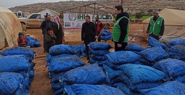 İdlib’de 200 ton kömür dağıtımı gerçekleştirildi
