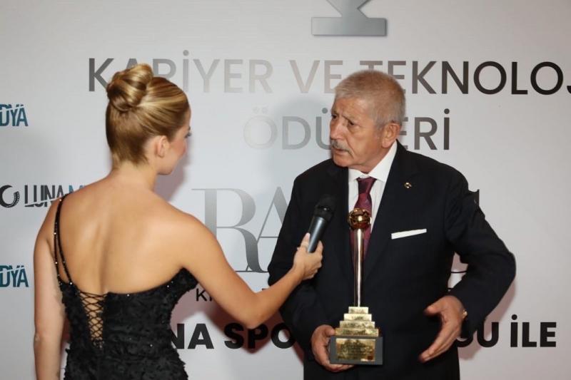 Mehmet Sarıya ‘En Başarılı Beledi̇ye Başkanı Ödülü