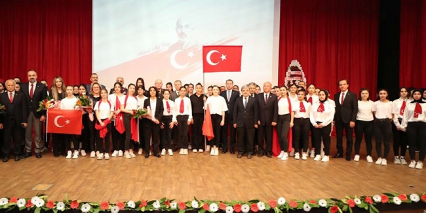 Amasya Valisi Yılmaz Doruk, İstiklal Marşı ve Mehmet Akif Ersoy Anma Programına Katıldı