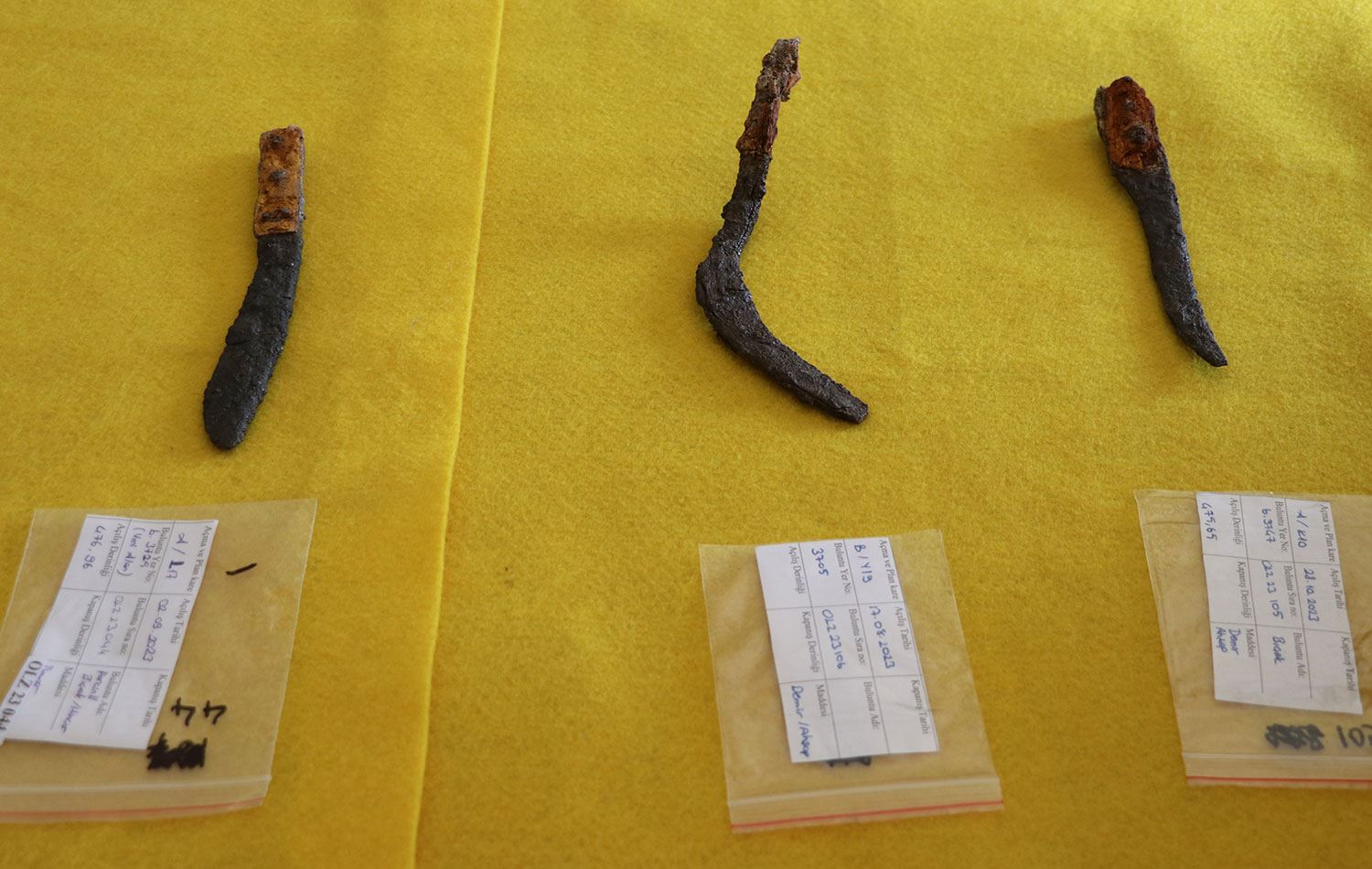 Amasya’daki Kazılarda Pers ve Medlere Ait 2 Bıçak Bulundu