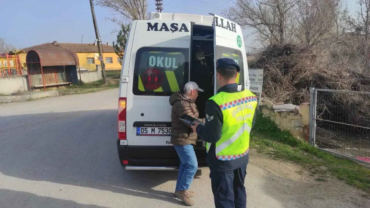 Amasya’da Okul Servis Araçlarına Jandarma Denetimi