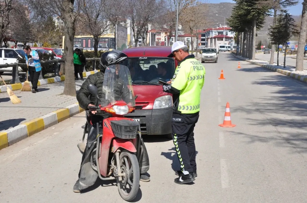 Gümüşhacıköy’de Trafik Operasyonu 95 Araca 602 Bin TL Ceza