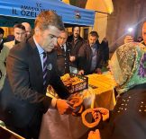 Amasya’da Ramazan Geleneği Devam Ediyor: Vali, Simit Dağıtarak Çocukları Sevindirdi