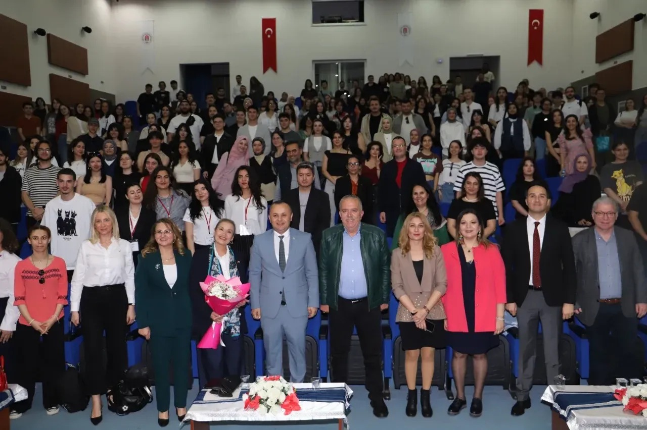 Dublaj Sanatçısı Fulya Ergüneş Amasya Üniversitesinde