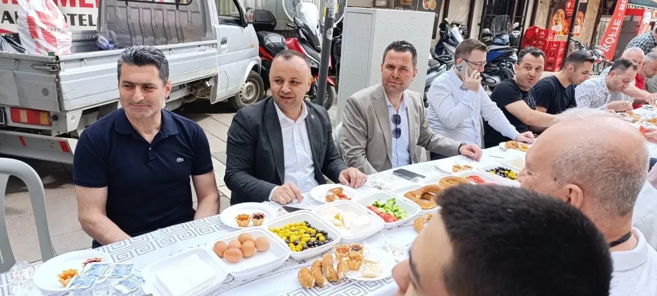 Amasya Kocacık Çarşısı Esnafı, Başkan Sevindi ile Kahvaltı Sofrasında Buluştu